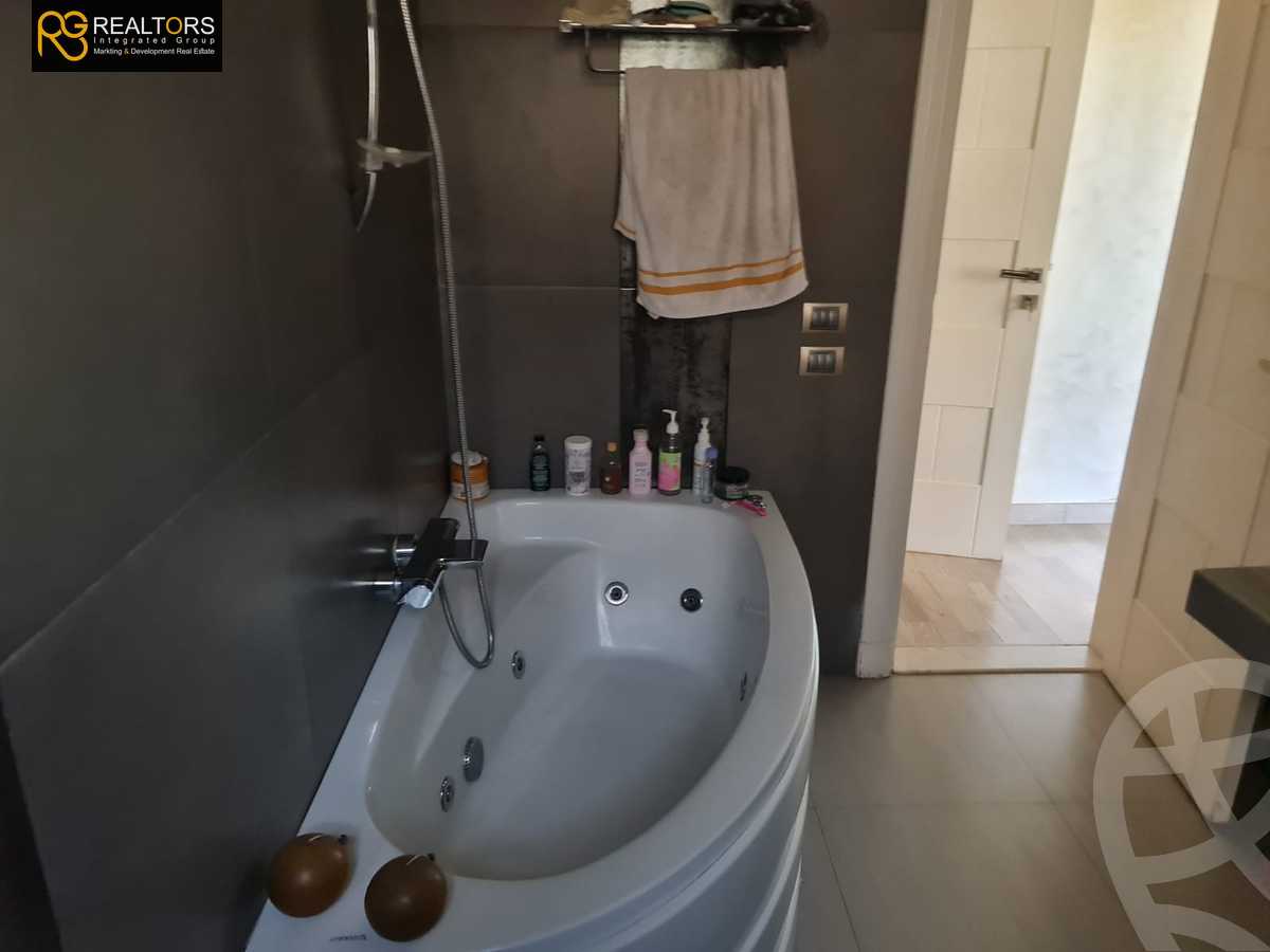 https://aqarmap.com.eg/en/listing/6051992-for-sale-cairo-el-sheikh-zayed-city-compounds-beverly-hills