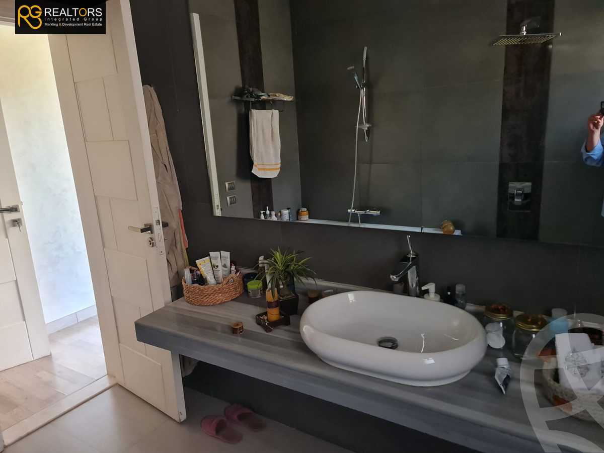 https://aqarmap.com.eg/en/listing/6051992-for-sale-cairo-el-sheikh-zayed-city-compounds-beverly-hills