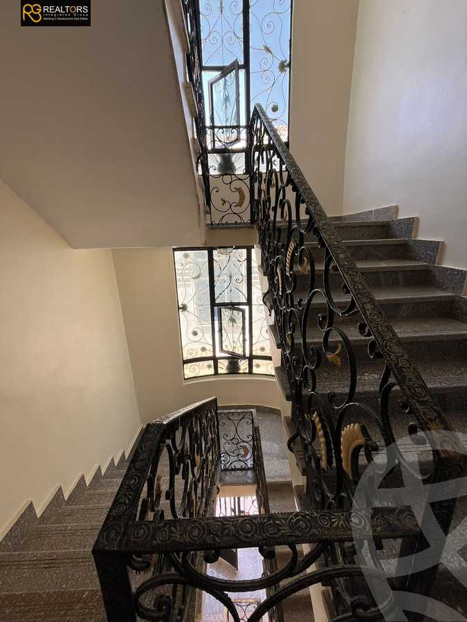 https://aqarmap.com.eg/en/listing/6147776-for-sale-cairo-el-sheikh-zayed-city-compounds-el-yasmeen-compound