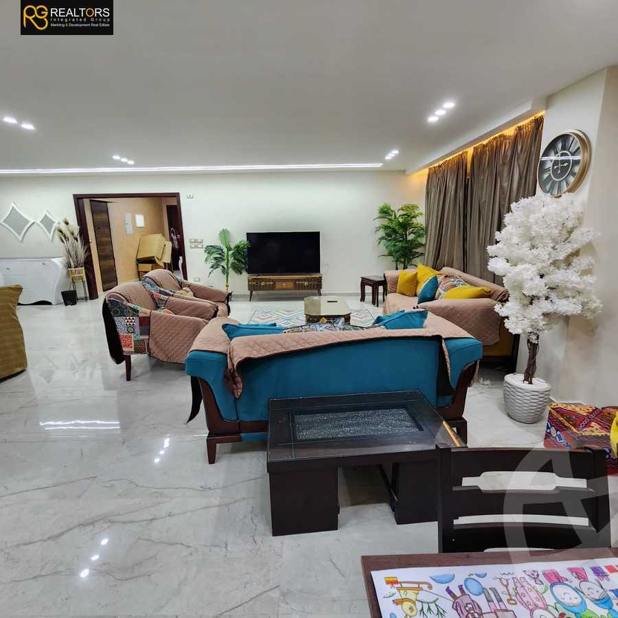 https://aqarmap.com.eg/en/listing/6169467-for-sale-cairo-el-sheikh-zayed-city-compounds-el-khamayel