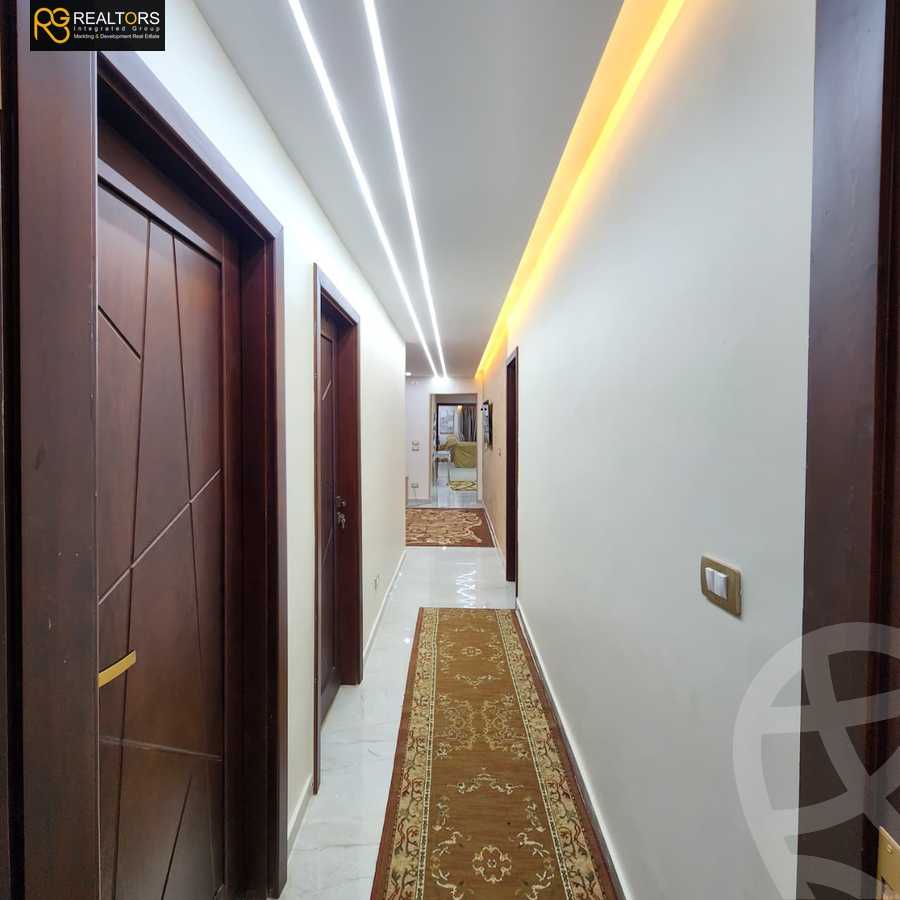 https://aqarmap.com.eg/en/listing/6169467-for-sale-cairo-el-sheikh-zayed-city-compounds-el-khamayel
