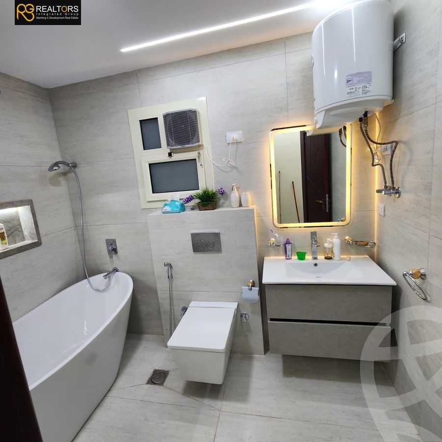 https://aqarmap.com.eg/en/listing/6169467-for-sale-cairo-el-sheikh-zayed-city-compounds-el-khamayel
