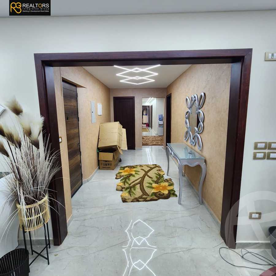 https://aqarmap.com.eg/en/listing/6169467-for-sale-cairo-el-sheikh-zayed-city-compounds-el-khamayel