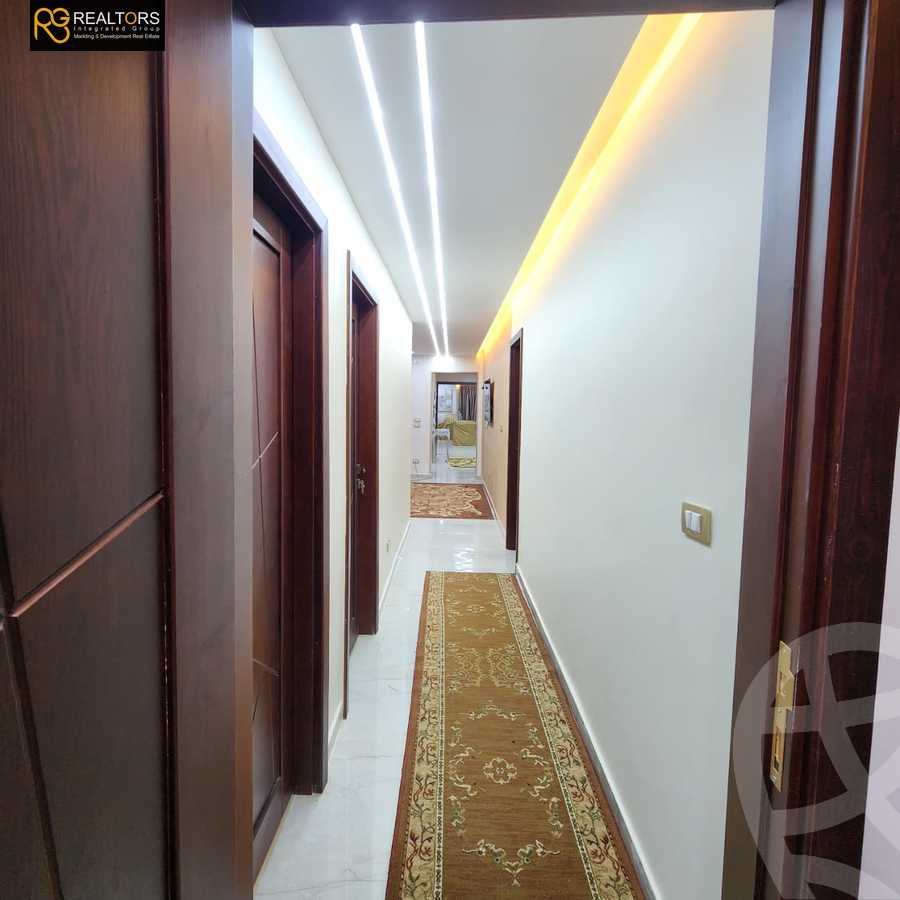 https://aqarmap.com.eg/en/listing/6169467-for-sale-cairo-el-sheikh-zayed-city-compounds-el-khamayel
