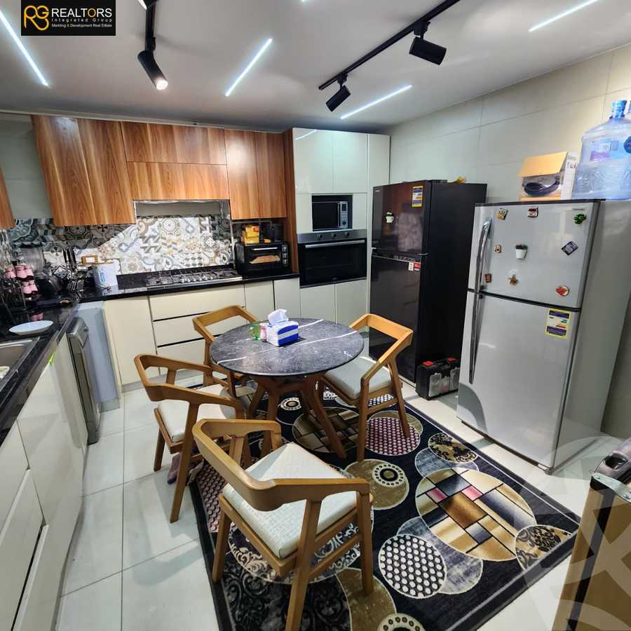 https://aqarmap.com.eg/en/listing/6169467-for-sale-cairo-el-sheikh-zayed-city-compounds-el-khamayel