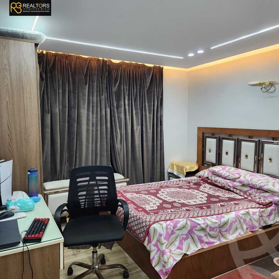 https://aqarmap.com.eg/en/listing/6169467-for-sale-cairo-el-sheikh-zayed-city-compounds-el-khamayel