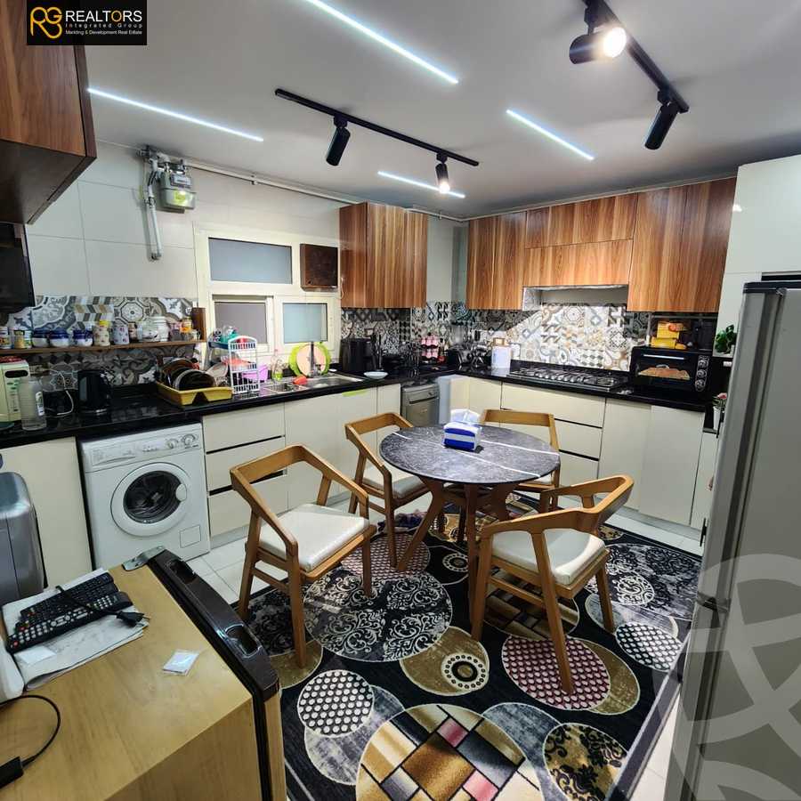 https://aqarmap.com.eg/en/listing/6169467-for-sale-cairo-el-sheikh-zayed-city-compounds-el-khamayel