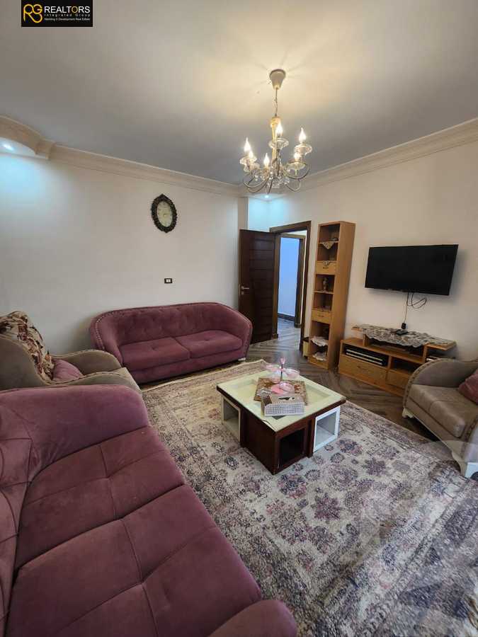 https://aqarmap.com.eg/en/listing/6172597-for-sale-cairo-el-sheikh-zayed-city-compounds-el-khamayel
