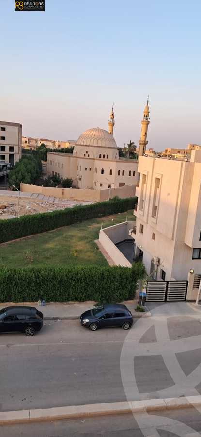 https://aqarmap.com.eg/en/listing/6184328-for-sale-cairo-el-sheikh-zayed-city-el-hay-el-khames-lhry
