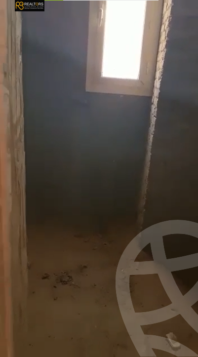 https://aqarmap.com.eg/en/listing/6248143-for-sale-cairo-el-sheikh-zayed-city-compounds-royal-meadows