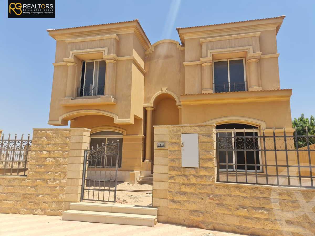https://aqarmap.com.eg/en/listing/6248143-for-sale-cairo-el-sheikh-zayed-city-compounds-royal-meadows