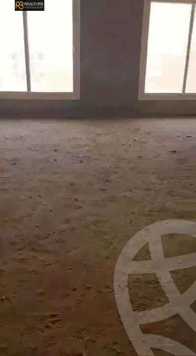 https://aqarmap.com.eg/en/listing/6248143-for-sale-cairo-el-sheikh-zayed-city-compounds-royal-meadows