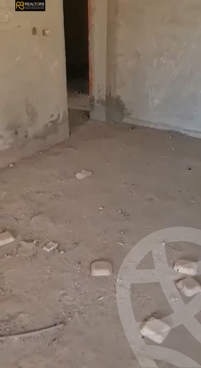 https://aqarmap.com.eg/en/listing/6248143-for-sale-cairo-el-sheikh-zayed-city-compounds-royal-meadows