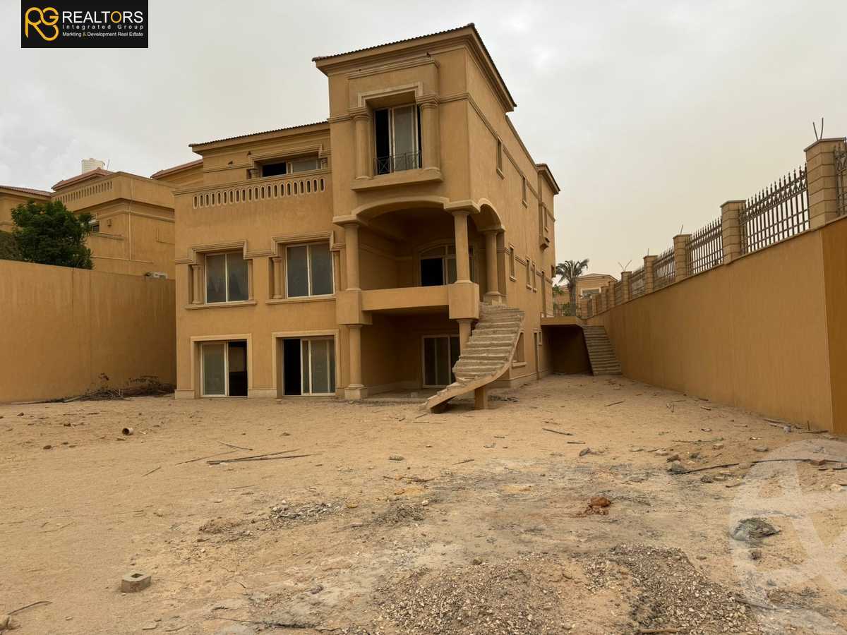https://aqarmap.com.eg/en/listing/6248143-for-sale-cairo-el-sheikh-zayed-city-compounds-royal-meadows