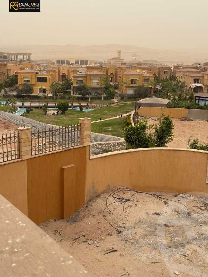 https://aqarmap.com.eg/en/listing/6248143-for-sale-cairo-el-sheikh-zayed-city-compounds-royal-meadows