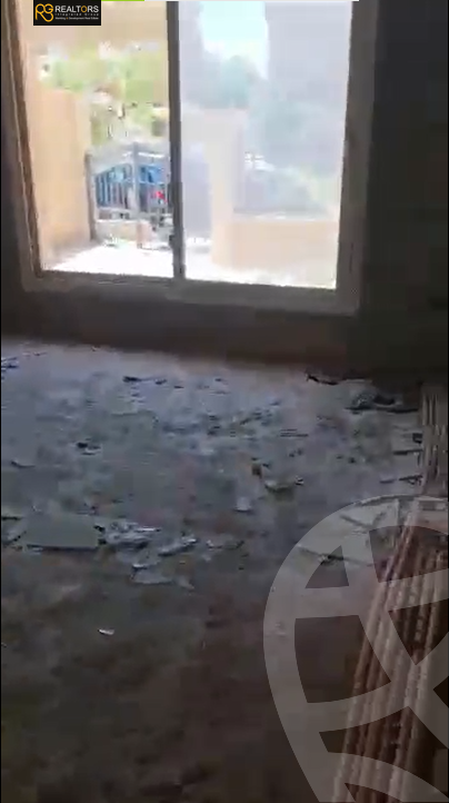 https://aqarmap.com.eg/en/listing/6248143-for-sale-cairo-el-sheikh-zayed-city-compounds-royal-meadows