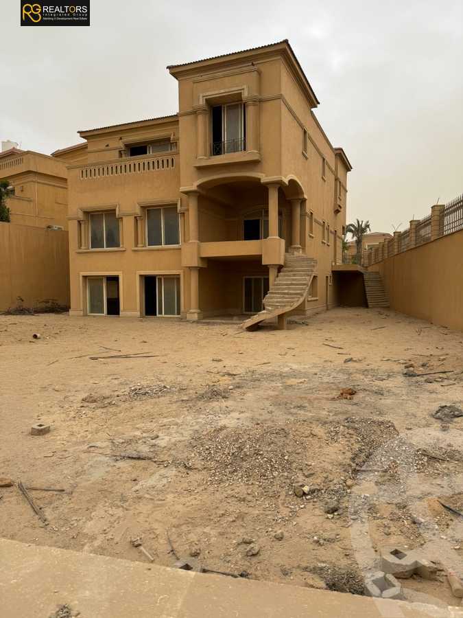 https://aqarmap.com.eg/en/listing/6248143-for-sale-cairo-el-sheikh-zayed-city-compounds-royal-meadows