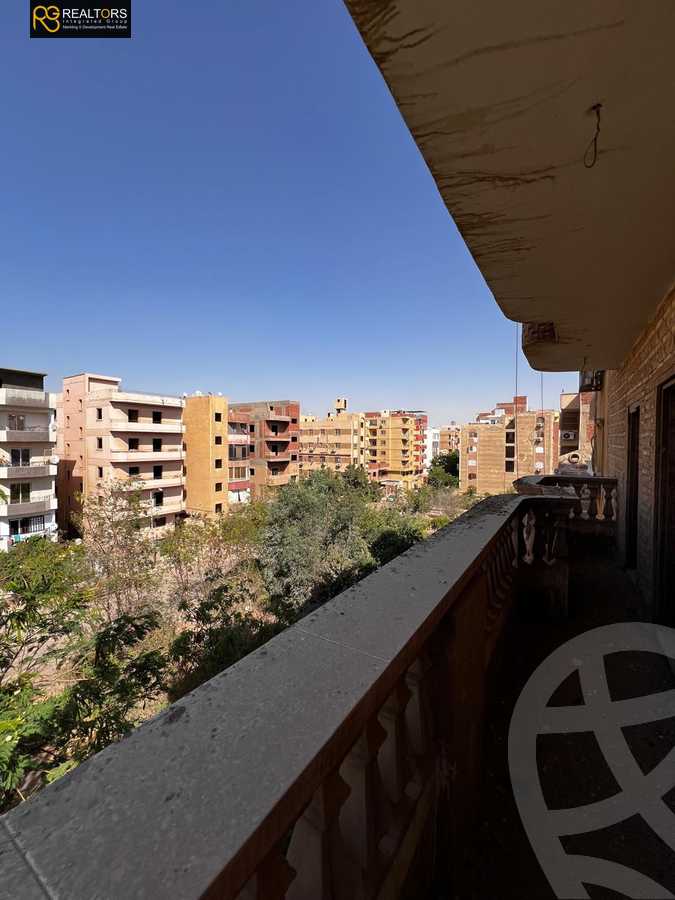 https://aqarmap.com.eg/ar/listing/6259659-for-sale-cairo-6th-of-october-el-ahyaa-neighborhood-3rd-al-hay-al-thalith-st