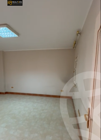 https://aqarmap.com.eg/en/listing/6262999-for-sale-cairo-6th-of-october-el-ahyaa-neighborhood-3rd-nasr-ammar-st