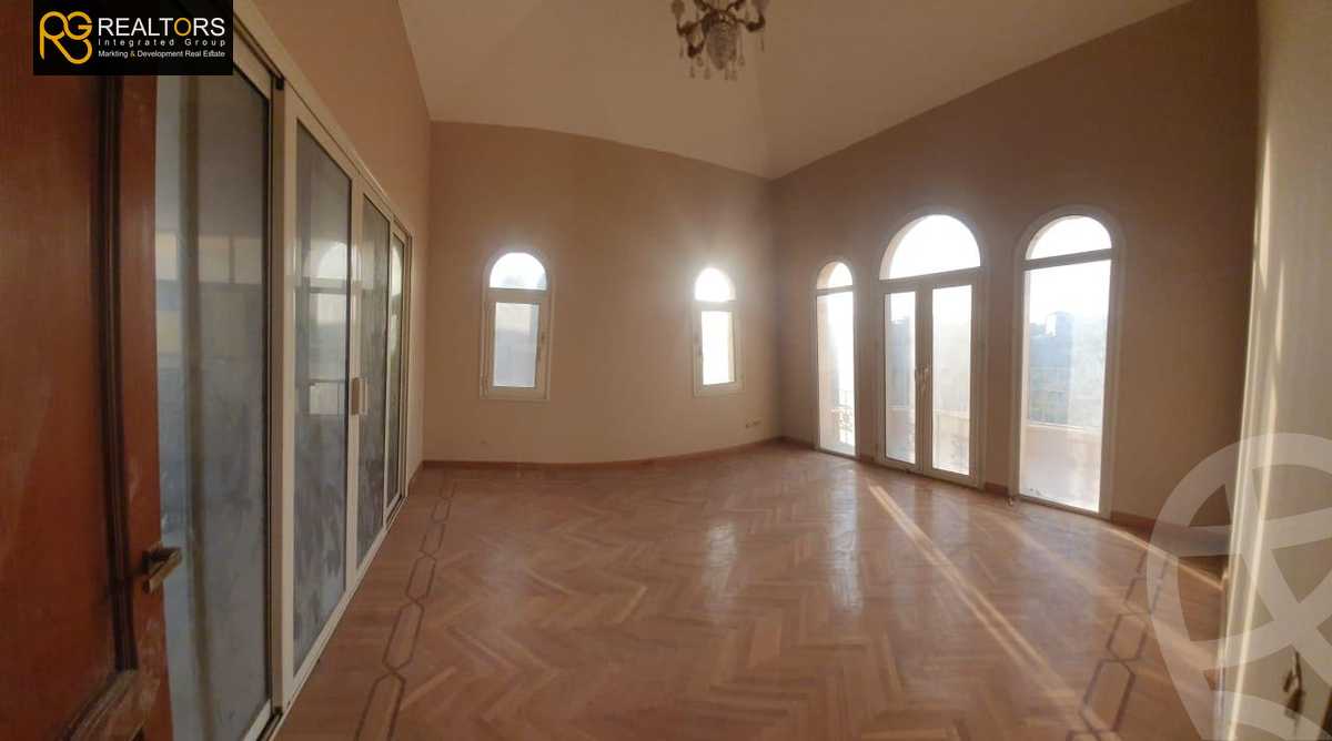 https://aqarmap.com.eg/en/listing/6303749-for-sale-cairo-el-sheikh-zayed-city-compounds-royal-city