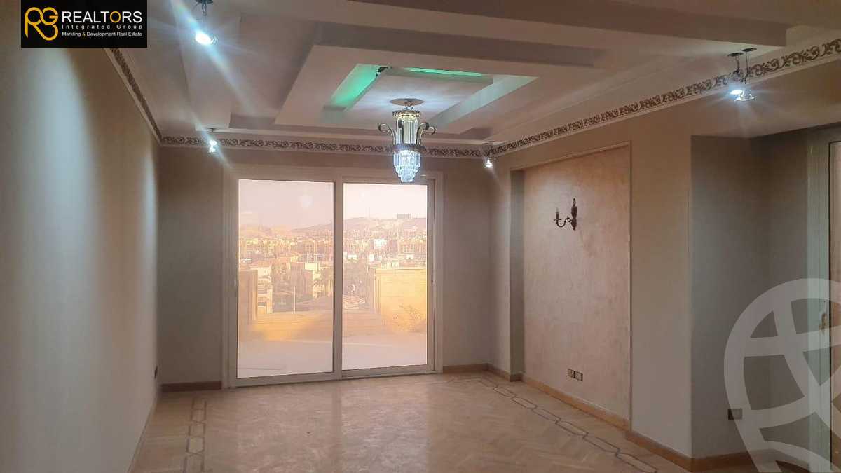 https://aqarmap.com.eg/en/listing/6303749-for-sale-cairo-el-sheikh-zayed-city-compounds-royal-city