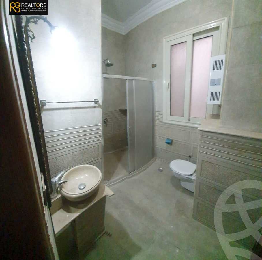 https://aqarmap.com.eg/en/listing/6303749-for-sale-cairo-el-sheikh-zayed-city-compounds-royal-city