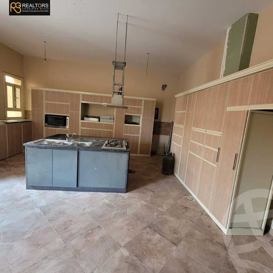 https://aqarmap.com.eg/en/listing/6303749-for-sale-cairo-el-sheikh-zayed-city-compounds-royal-city