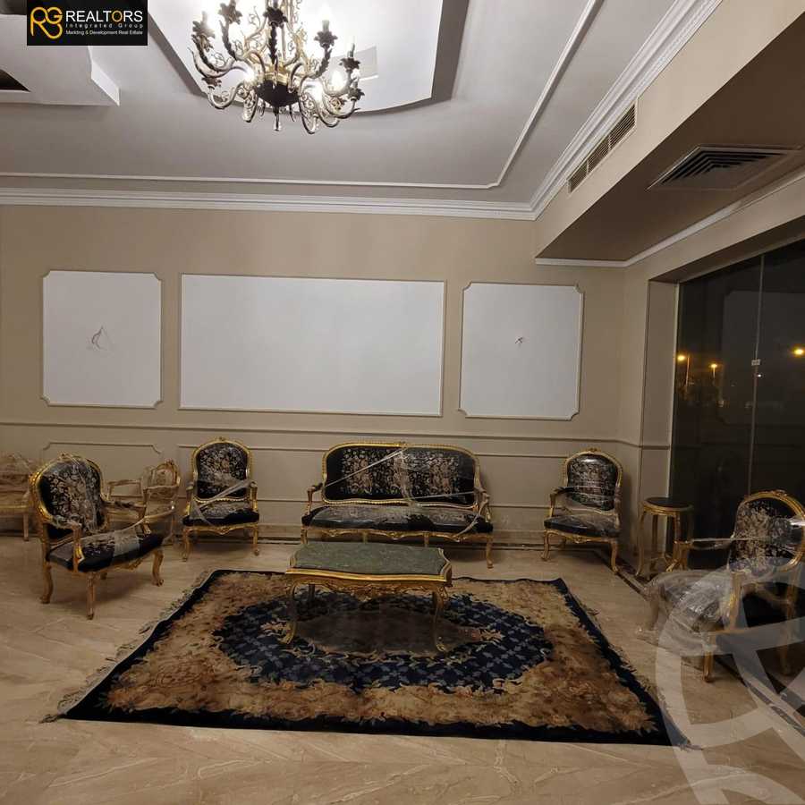 https://aqarmap.com.eg/en/listing/6303749-for-sale-cairo-el-sheikh-zayed-city-compounds-royal-city