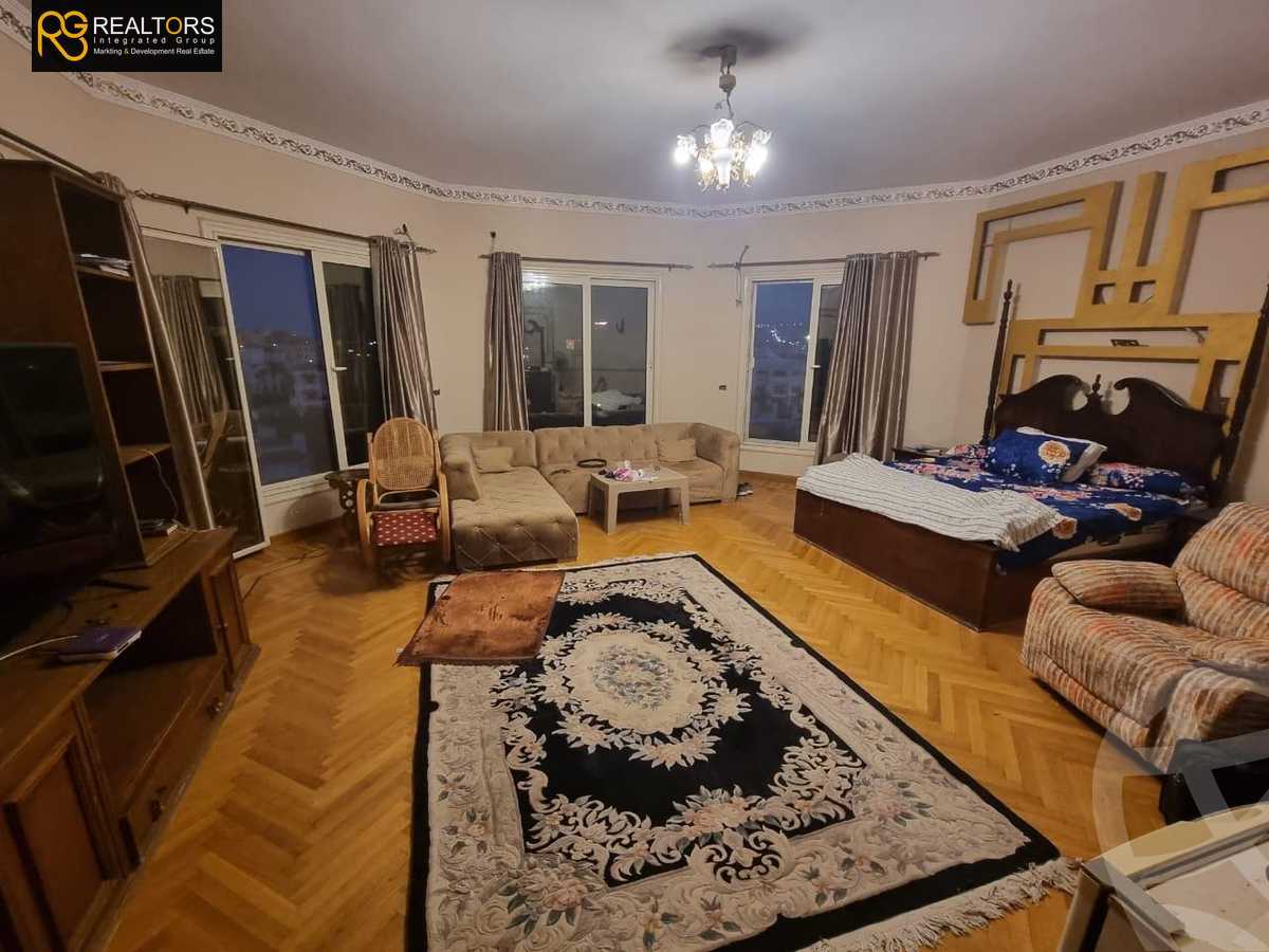 https://aqarmap.com.eg/en/listing/6303749-for-sale-cairo-el-sheikh-zayed-city-compounds-royal-city
