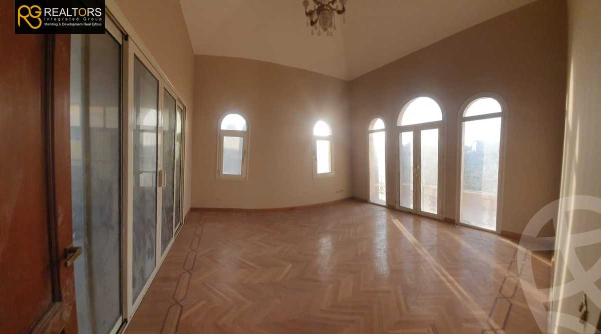https://aqarmap.com.eg/en/listing/6303829-for-sale-cairo-el-sheikh-zayed-city-compounds-royal-city