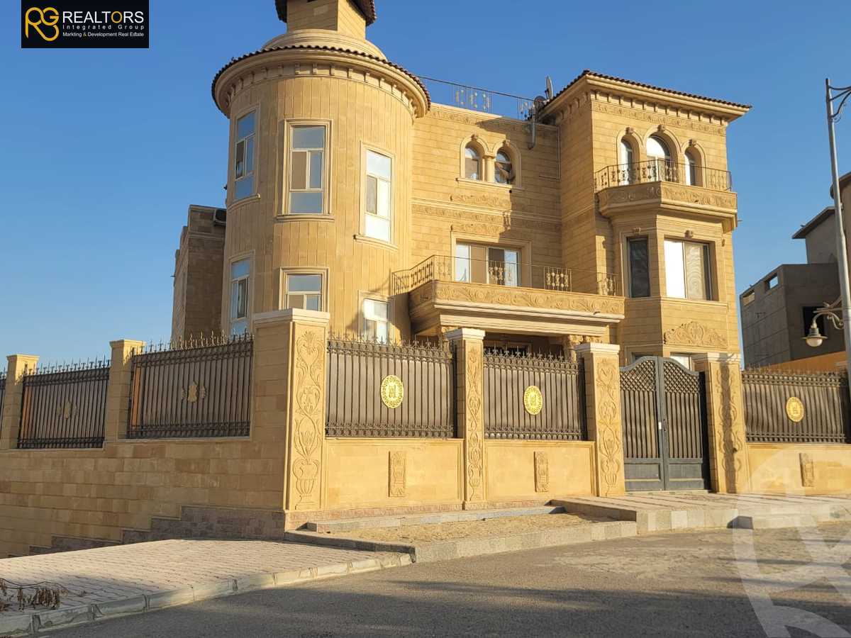 https://aqarmap.com.eg/en/listing/6303829-for-sale-cairo-el-sheikh-zayed-city-compounds-royal-city