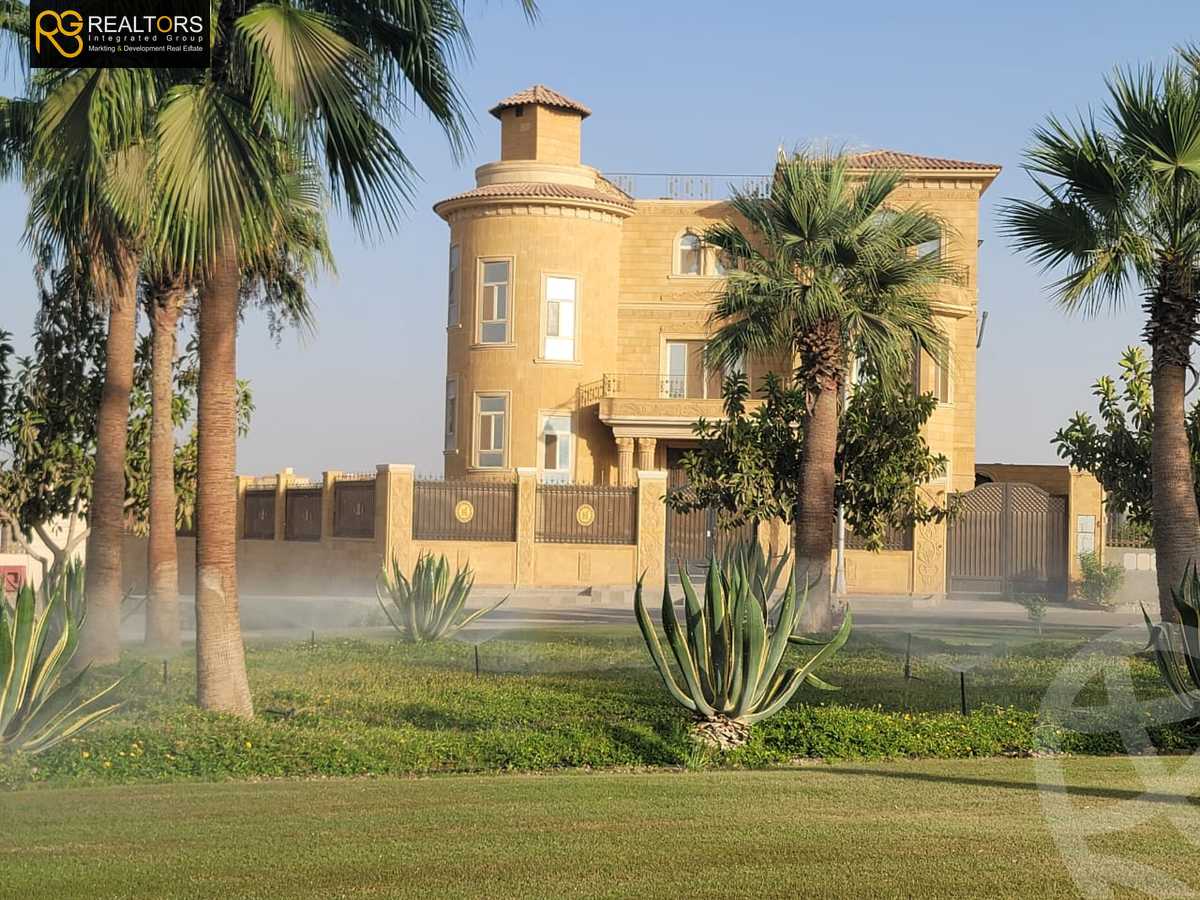 https://aqarmap.com.eg/en/listing/6303829-for-sale-cairo-el-sheikh-zayed-city-compounds-royal-city