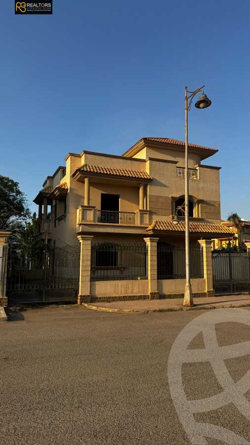 https://aqarmap.com.eg/en/listing/6303911-for-sale-cairo-el-sheikh-zayed-city-compounds-royal-city