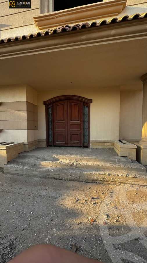 https://aqarmap.com.eg/en/listing/6303911-for-sale-cairo-el-sheikh-zayed-city-compounds-royal-city