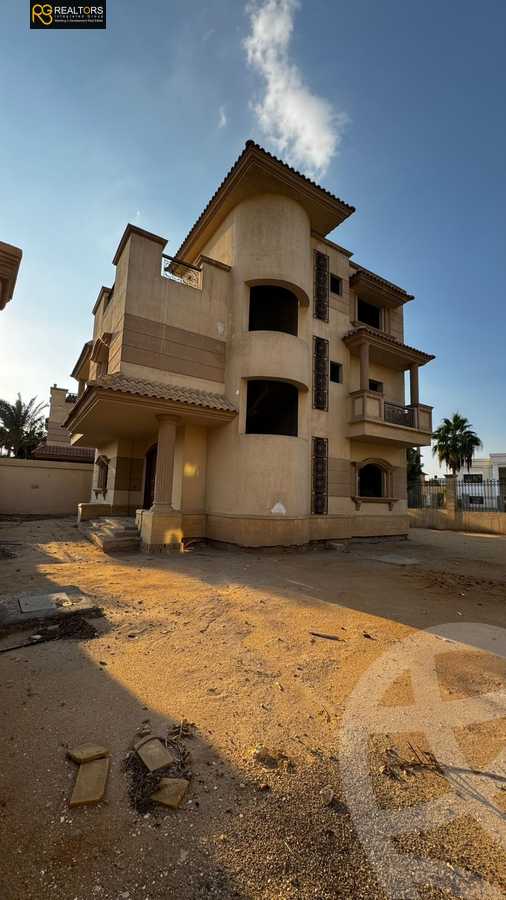 https://aqarmap.com.eg/en/listing/6303911-for-sale-cairo-el-sheikh-zayed-city-compounds-royal-city