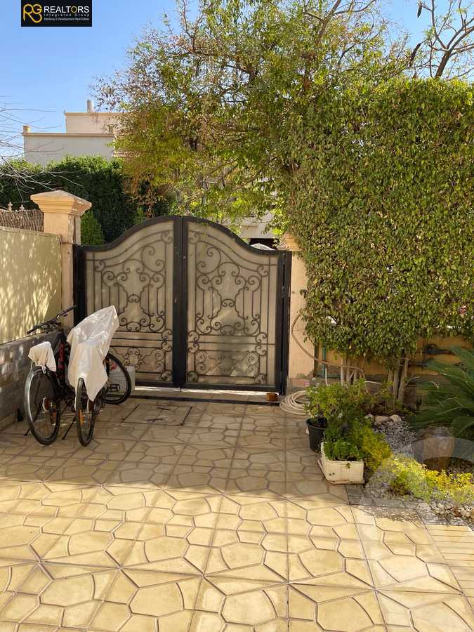https://aqarmap.com.eg/en/listing/6304010-for-sale-cairo-el-sheikh-zayed-city-compounds-greens