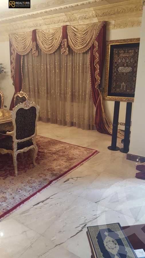 https://aqarmap.com.eg/en/listing/6304190-for-sale-cairo-el-sheikh-zayed-city-compounds-royal-city