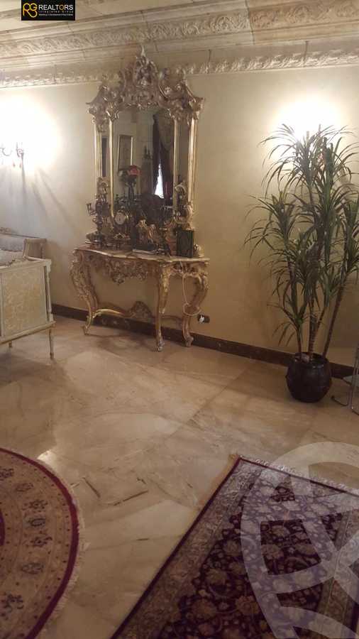 https://aqarmap.com.eg/en/listing/6304190-for-sale-cairo-el-sheikh-zayed-city-compounds-royal-city