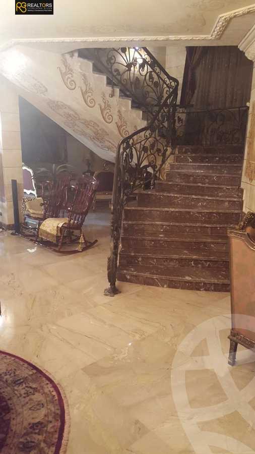 https://aqarmap.com.eg/en/listing/6304190-for-sale-cairo-el-sheikh-zayed-city-compounds-royal-city