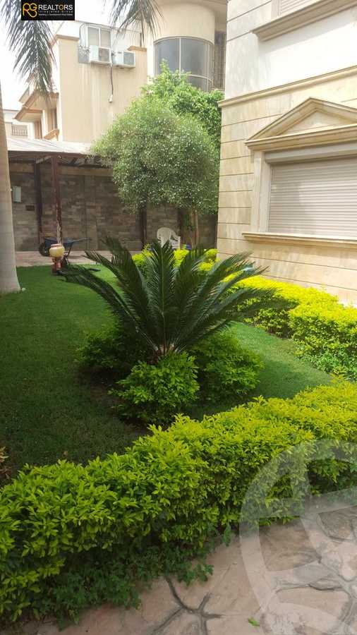 https://aqarmap.com.eg/en/listing/6304190-for-sale-cairo-el-sheikh-zayed-city-compounds-royal-city