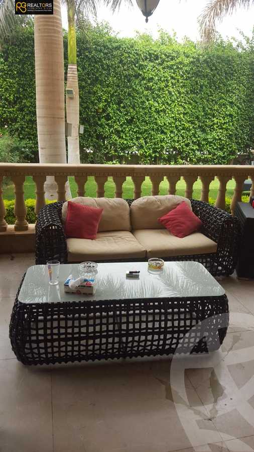 https://aqarmap.com.eg/en/listing/6304190-for-sale-cairo-el-sheikh-zayed-city-compounds-royal-city