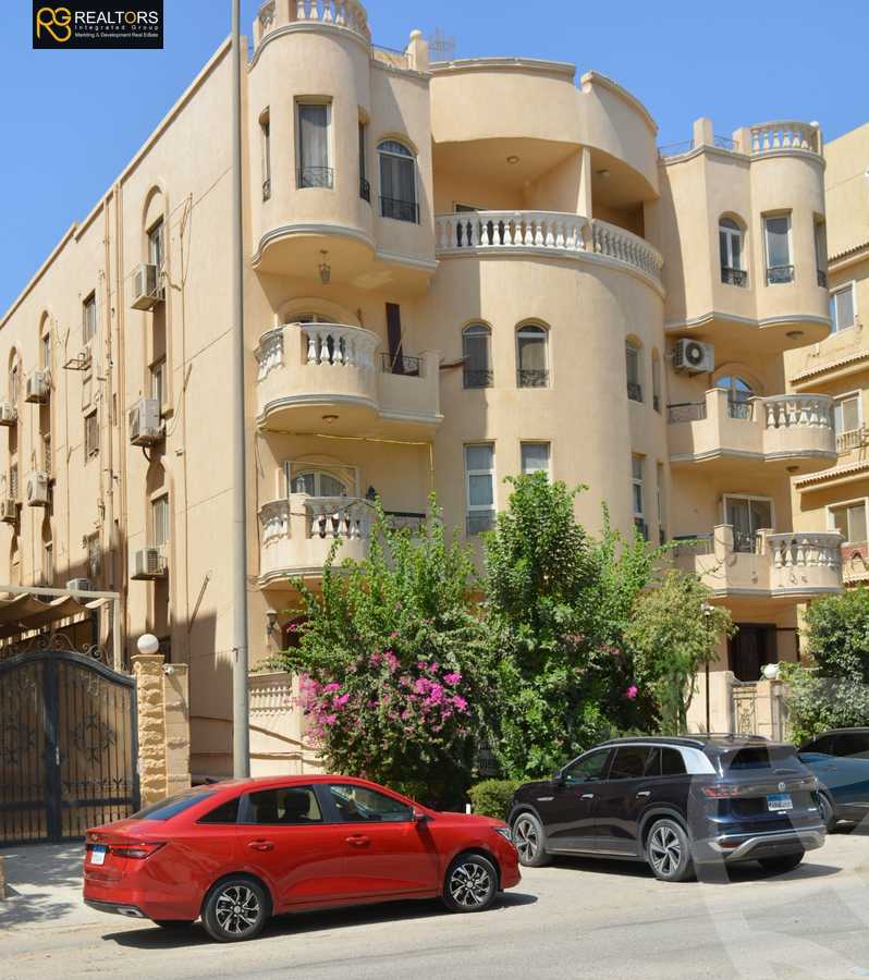 https://aqarmap.com.eg/ar/listing/6352887-for-sale-cairo-6th-of-october-el-hay-el-motamyz-fourth-touristic-village-mahmoud-sami-el-baroudi-st