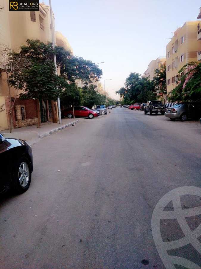 https://aqarmap.com.eg/ar/listing/6529437-for-sale-cairo-6th-of-october-el-ahyaa-neighborhood-1st-al-maahad