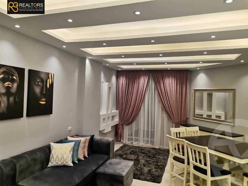 https://aqarmap.com.eg/ar/listing/6538543-for-sale-cairo-el-sheikh-zayed-city-compounds-kmbwnd-ljwmn