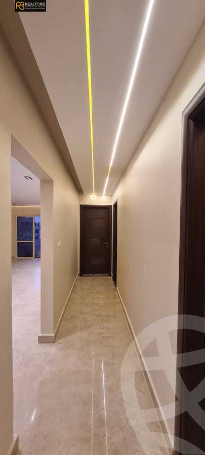 https://aqarmap.com.eg/ar/listing/6540832-for-sale-cairo-el-sheikh-zayed-city-compounds-el-khamayel