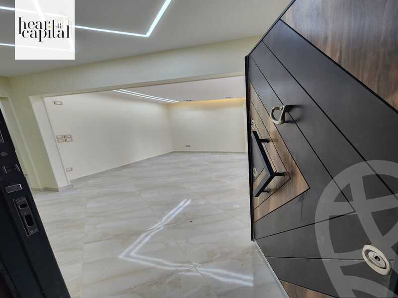 https://aqarmap.com.eg/en/listing/5349569-for-sale-cairo-el-sheikh-zayed-city-compounds-el-khamayel