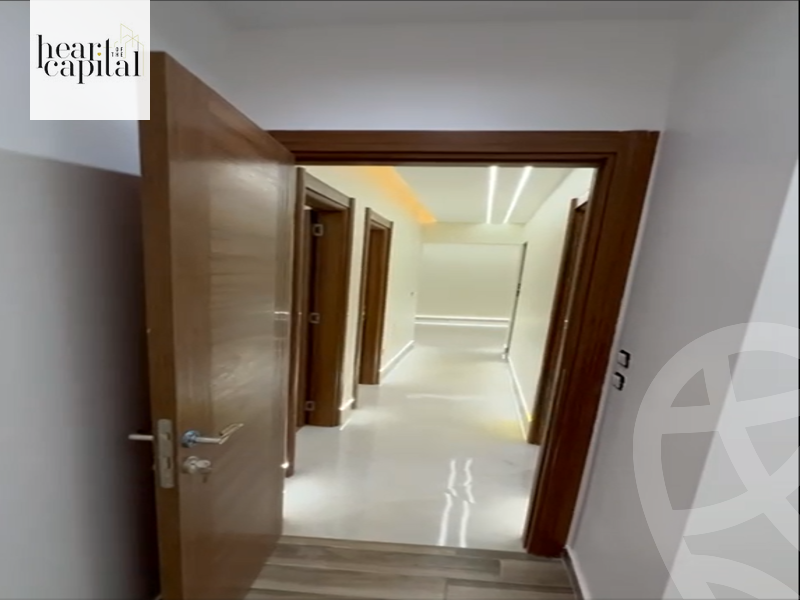 https://aqarmap.com.eg/ar/listing/5357482-for-sale-cairo-el-sheikh-zayed-city-compounds-el-khamayel
