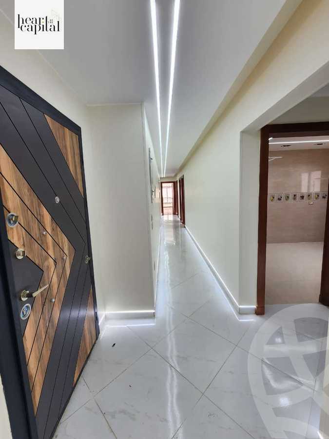 https://aqarmap.com.eg/ar/listing/5460625-for-sale-cairo-el-sheikh-zayed-city-compounds-el-khamayel