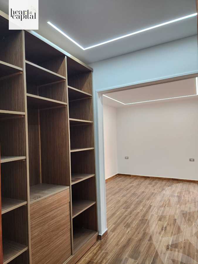 https://aqarmap.com.eg/en/listing/5616603-for-sale-cairo-el-sheikh-zayed-city-compounds-el-khamayel