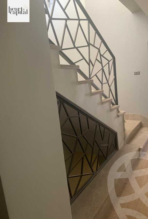 https://aqarmap.com.eg/en/listing/5728137-for-sale-cairo-new-cairo-compounds-mountain-view-hyde-park